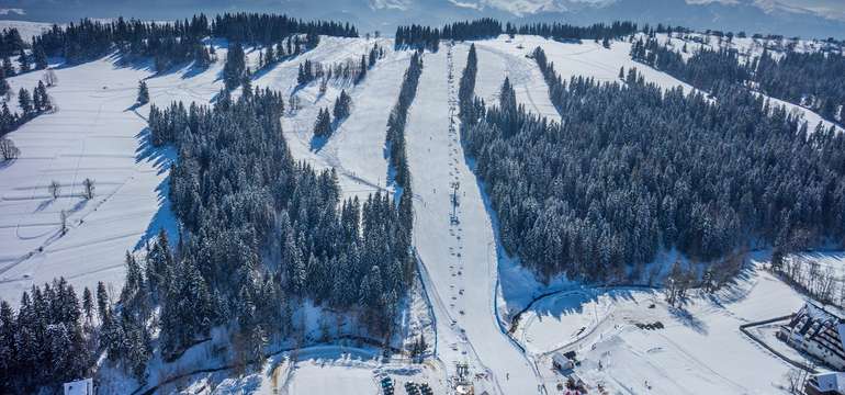 2 km od hotela Redyk*** je ďalšie lyžiarske centrum s lanovkou a 950 m svahom