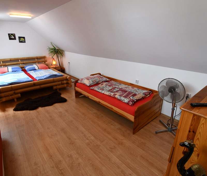 Ubytovanie vo veľkom hornom apartmáne s 3 spálňami (6+1)