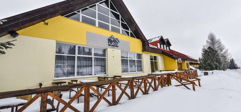 Hotel Rysy*** sa nachádza v malebnom prostredí Vysokých Tatier