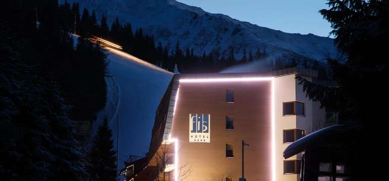 Hotel FIS**** - priamo pri nástupnej stanici štvorsedačkovej lanovky Luková