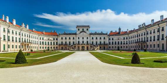 Zámok Esterházy vo Fertőde a historický Sopron s cestovnou kanceláriou Travelholic/Maďarsko - Fertőd