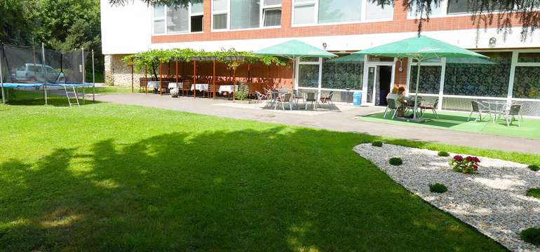 Hotel Flóra**