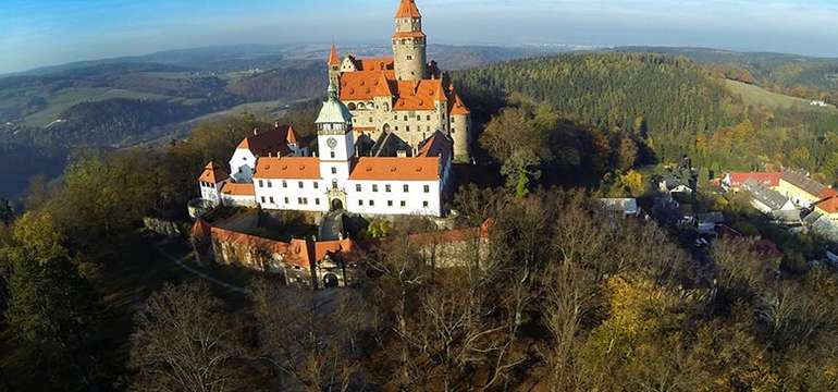 Hotel Bouzov v bezprostřední blízkosti stejnojmenného hradu