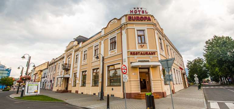 Hotel Európa*** sa nachádza v centre Liptovského Mikuláša