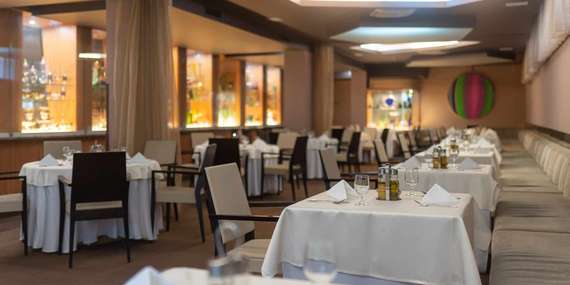 Historický hotel Zlatý Dukát**** v centre Košíc s raňajkami/Košice - Staré Mesto