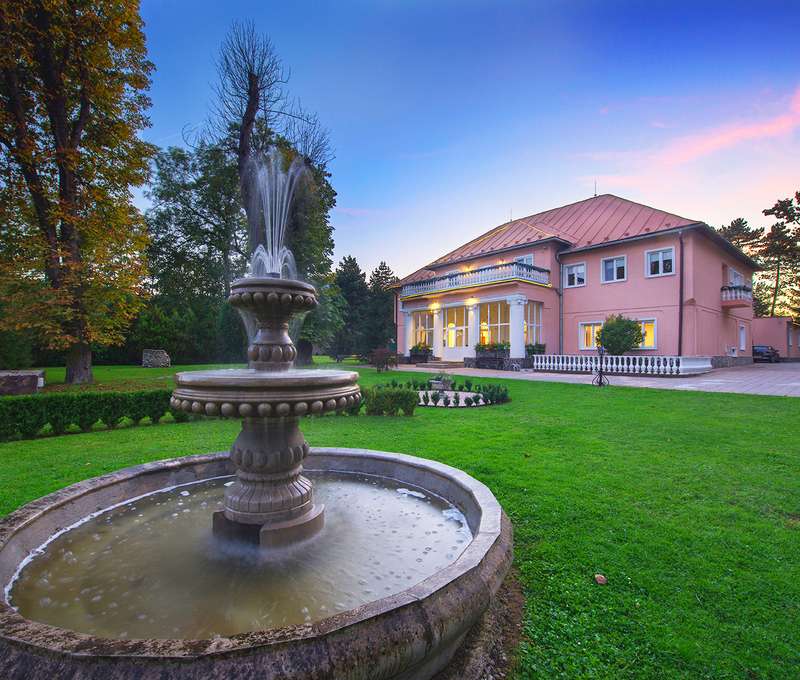 Novozrekonštruovaný Hotel Svätojánsky kaštieľ z pôvodne renesančného objektu zo 17. storočia 