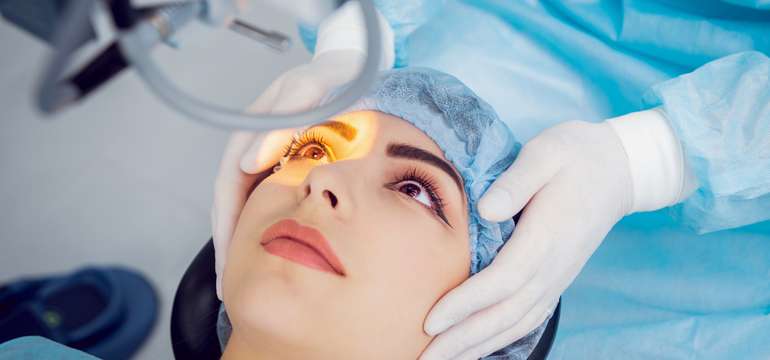 Laserová refrakčná operácia oboch očí excimerovým laserom