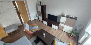 Apartmán má 1 obývaciu izbu s TV