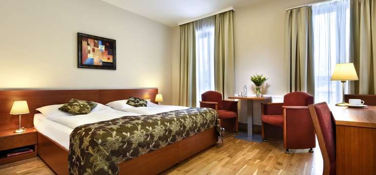 Izby sú klimatizované a majú minibar so širokou ponukou občerstvenia