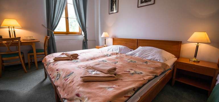 V elegantne zariadených izbách hotela Smokovec*** je TV, telefón, rádio, minibar a vlastná kúpeľňa