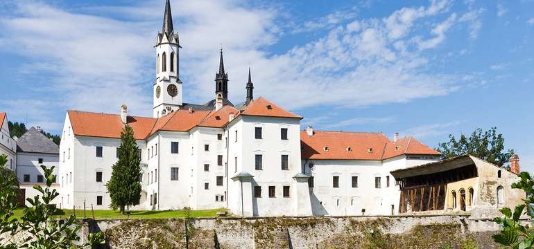 Přímo ve Vyšším Brodě můžete obdivovat například klášterní komplex