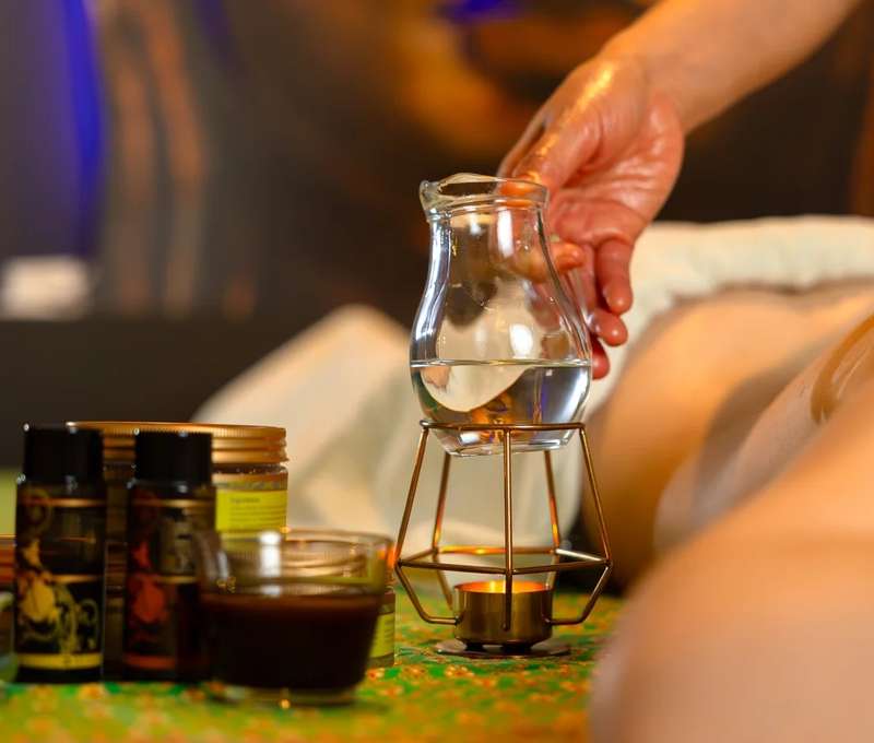Párová thajská alebo aromaterapeutická masáž v MAI THAN