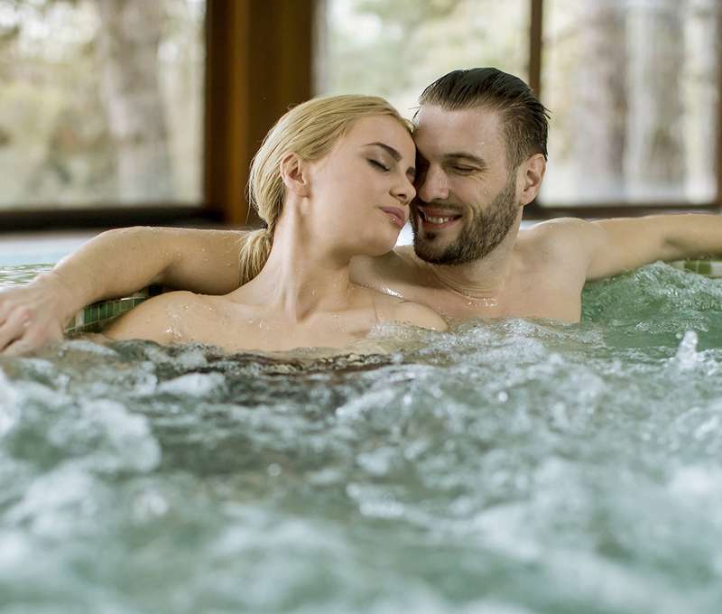 Privátne wellness hotela Dynamic s vychladeným sektom v jacuzzi (ilustračná fotografia)