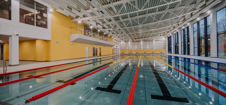 Plavecký bazén s dĺžkou 25 m, počet plaveckých dráh 6, šírka plaveckej dráhy 2 m