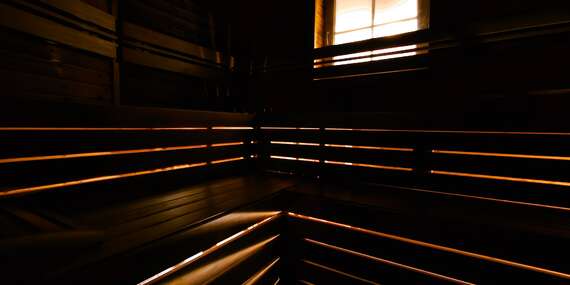 Vstupy do bazéna a wellness zóny Drevenice Terchová Resort s panoramatickým výhľadom do prírody/Terchová