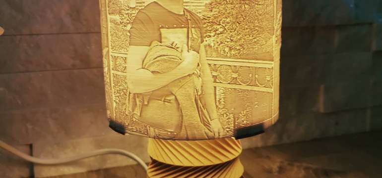 Lampa s vlastným motívom - rozžiarte svoje fotografie