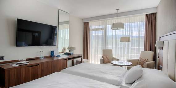 EXTRA ZĽAVY: 4-hviezdičkový Hotel Esplanade s polpenziou, wellness a extra procedúrou v termálnych kúpeľoch Piešťany/Piešťany