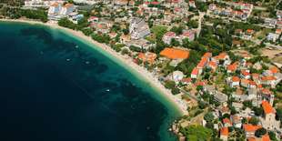 Hotel Laguna leží len 50 m od okruhliakovej pláže